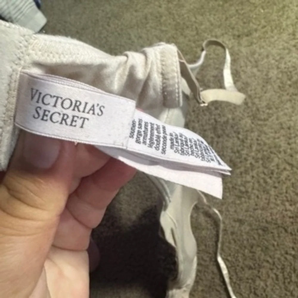 Victoria's‎ Secret Wireless T-Shirt Bra Beige Rhinestone VS Logo 36DD E80
